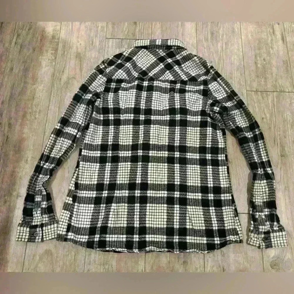 Love Stitch Long Sleeve Plaid Black & Cream Colored Button Up Size Small - Picture 7 of 9